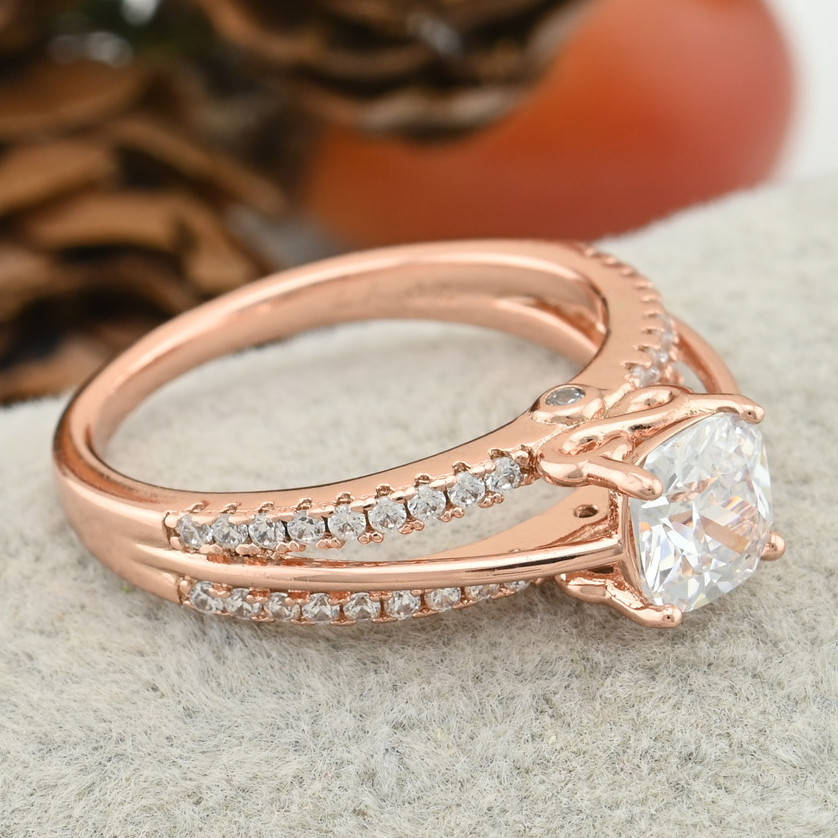 

Кольцо Xuping 15042 ширина 6 мм белые фианиты позолота РО размер 19