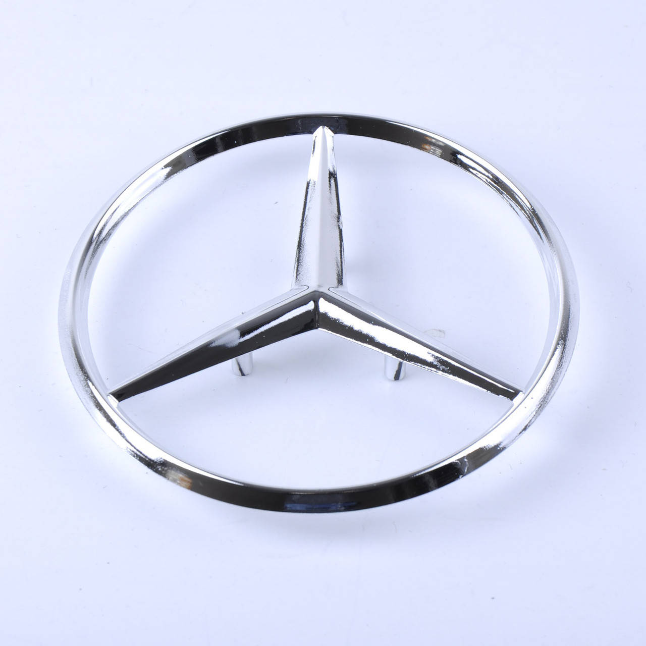 

Эмблема Mercedes 104мм\пластик\3 пукли (Vito 124 стар.,зад)