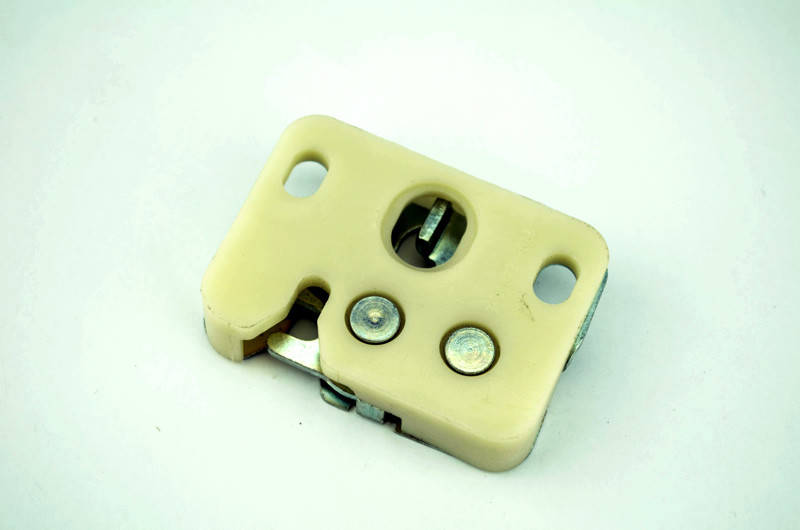 

Замок крышки багажника 2105, 2107 (защелка багажника) Самара