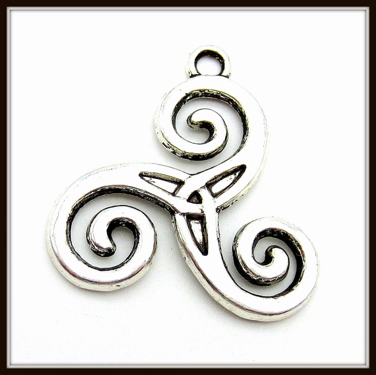 

Метал. подвеска "Триксель" серебро (2,9х2,7 см) 6 шт в уп.