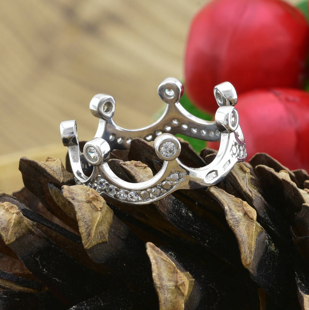 

Кольцо серебряное женское Корона вставка белые фианиты размер 17