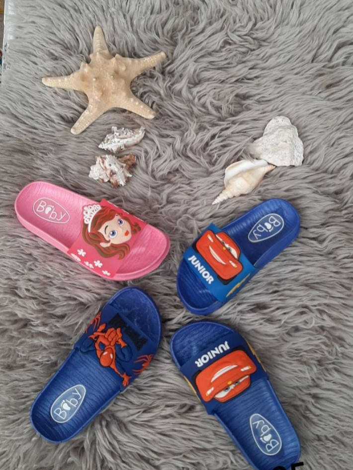 

Детские резиновые шлепанцы