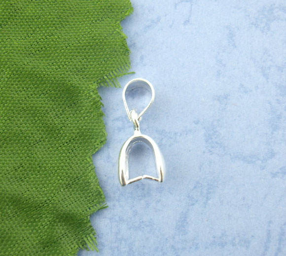 

Держатель для кулона 4х15мм (посеребрянный)