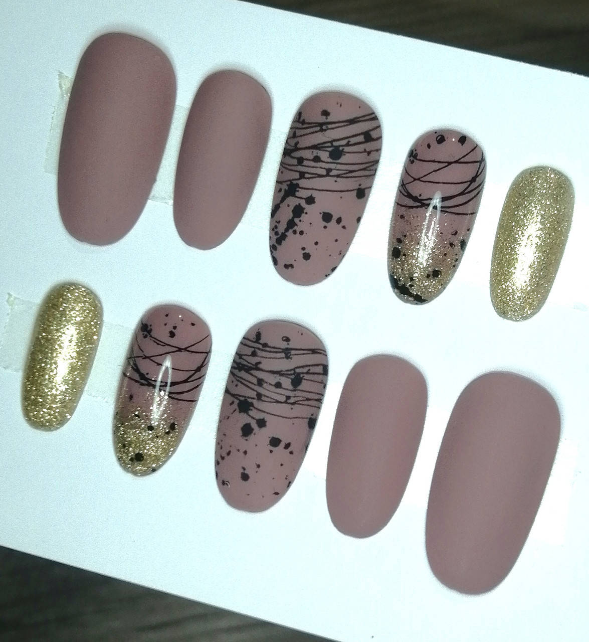 

Нігті накладні, гель лак, ручна робота, можливі інші кольори під замовлення