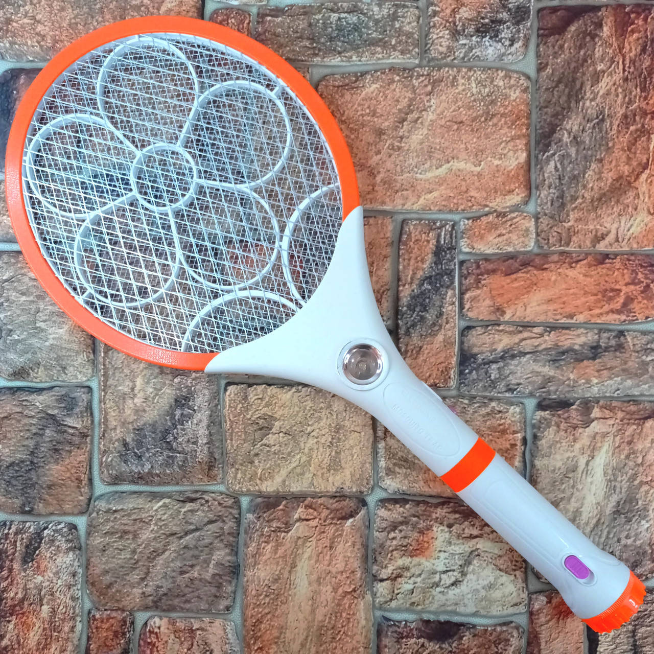 

Ракетка мухобойка электрическая Уничтожитель насекомых и комаров Mosquito Exterminator Racket 2в1 Живые фото