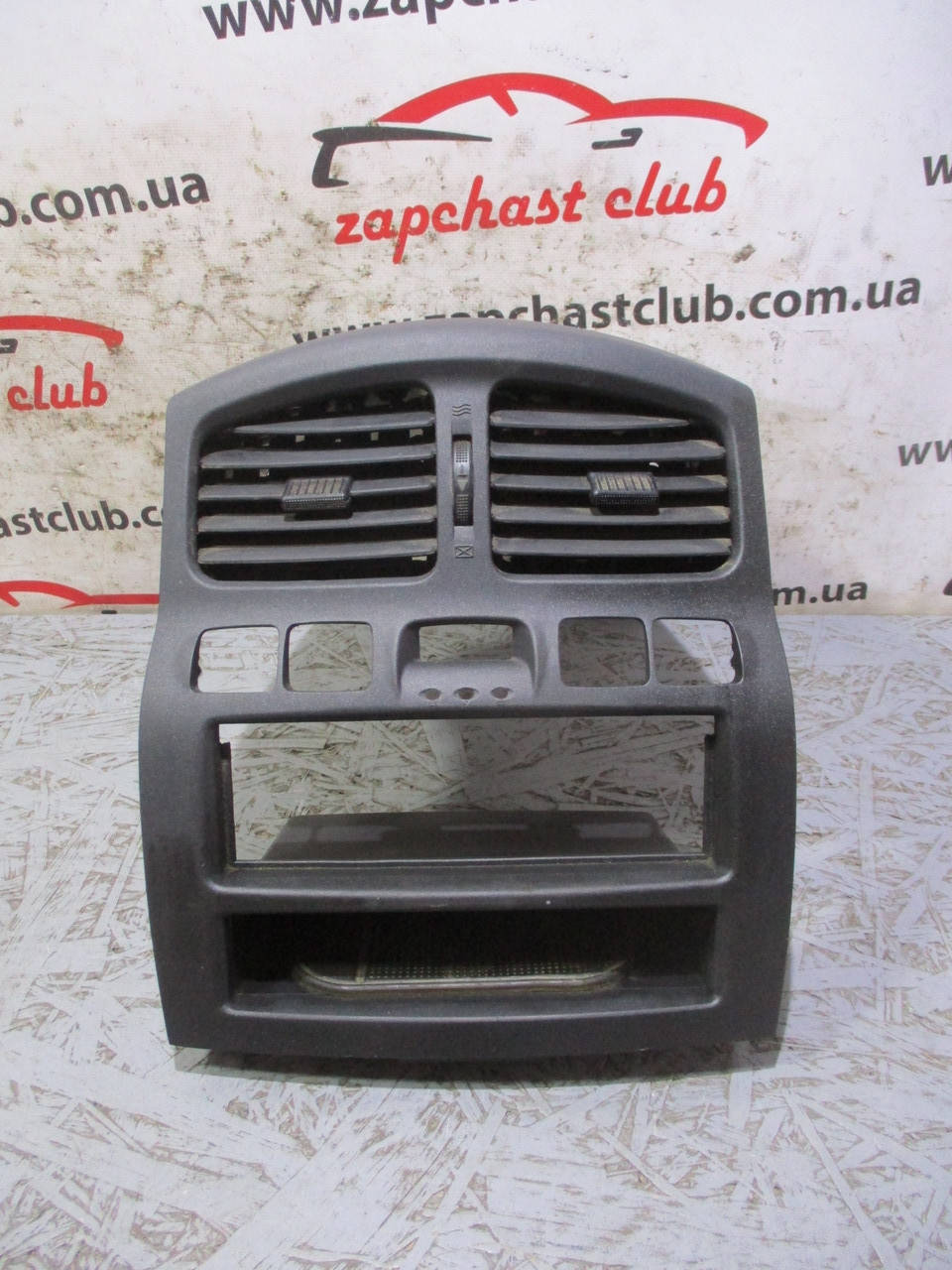 

Консоль центральная / рамка магнитолы 8477126620 9918661 HYUNDAI Santa Fe