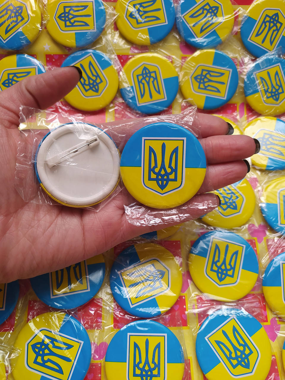 

Значок Україна