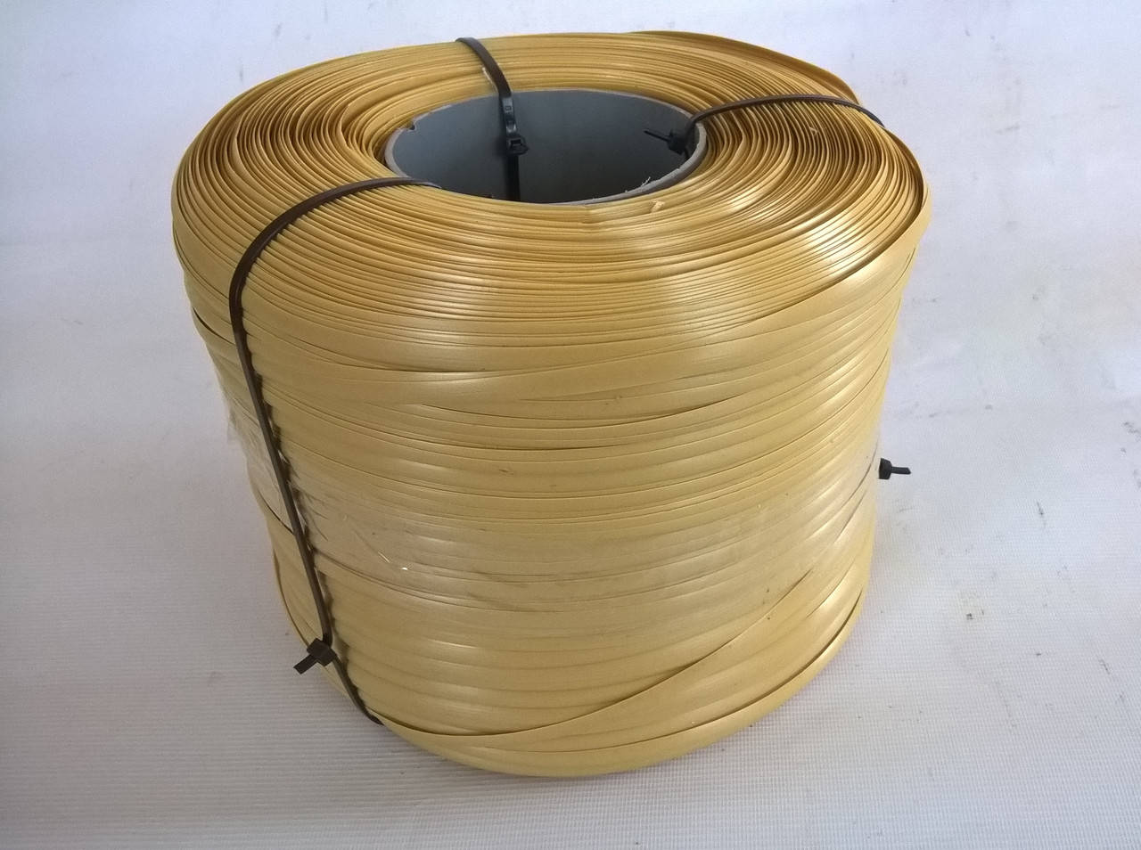 

Техноротанг, искуственый ротанг для изготовления садовой мебели АУРА бук >7мм*1,3мм бухта 5 кг