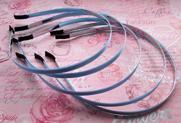 

Обруч 7мм метал, атлас блакитний (12671)