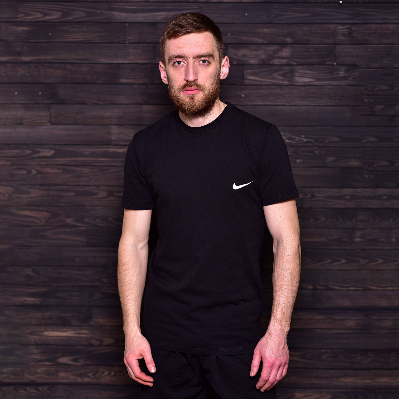 

Чоловіча спортивна футболка Nike, чорного кольору
