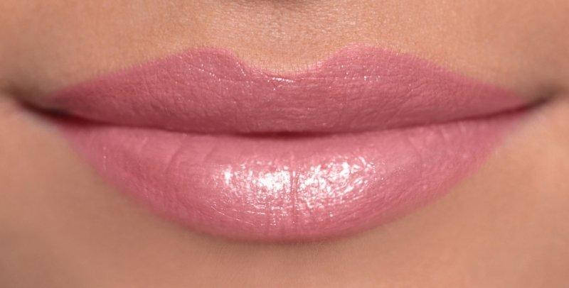 

Губная помада "Ультра" оттенок - Pout. AVON True