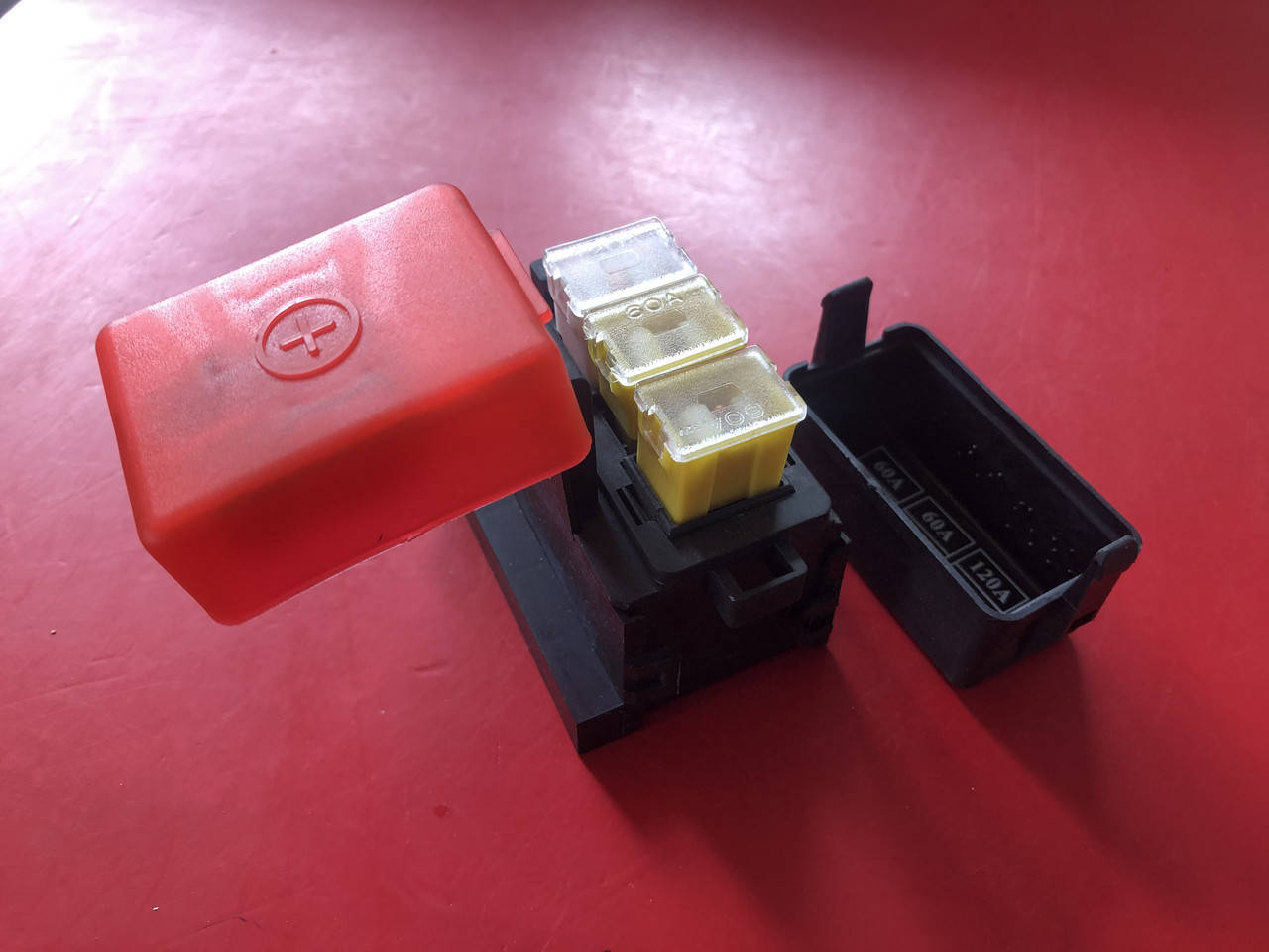 

Блок предохранителей клеммы Chery Amulet A11-3723025