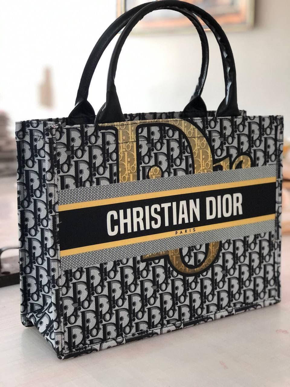

Сумка женская Christian Dior шопер с золотой буквой, Молочный