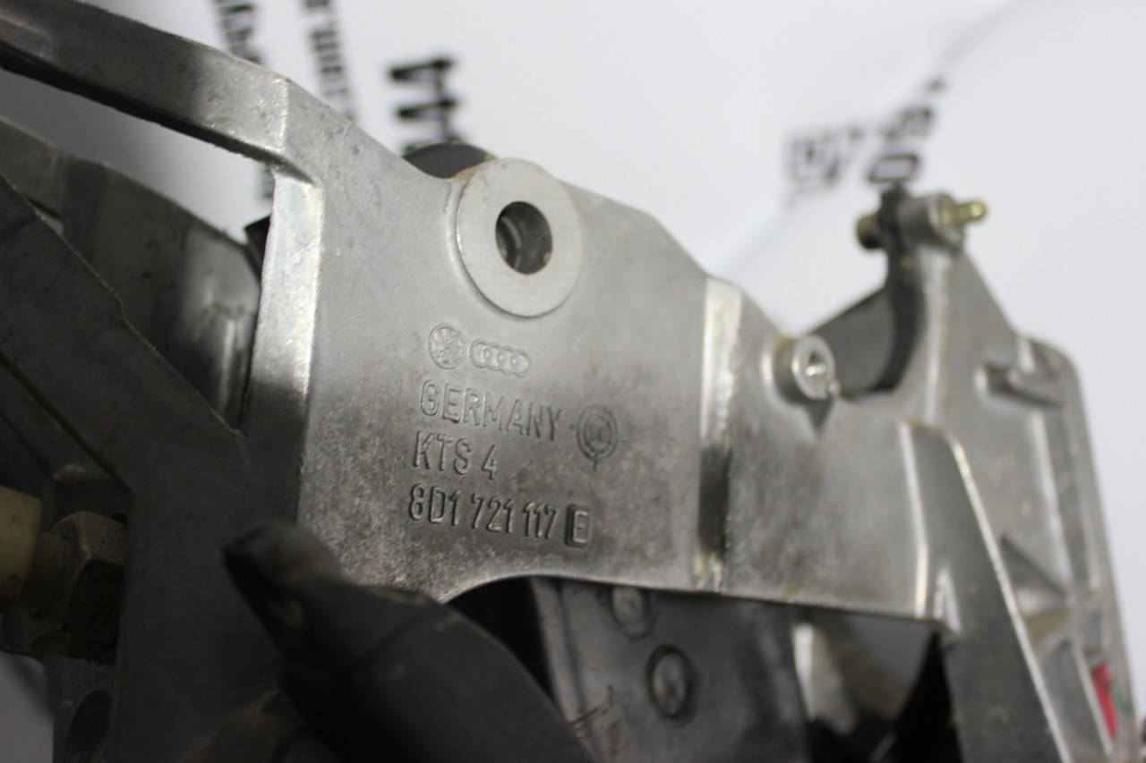 

Педальный узел Audi A4 b5 8d1721117e