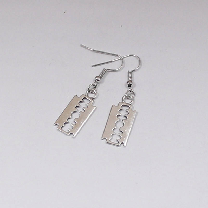 

Серебристые серьги лезвия