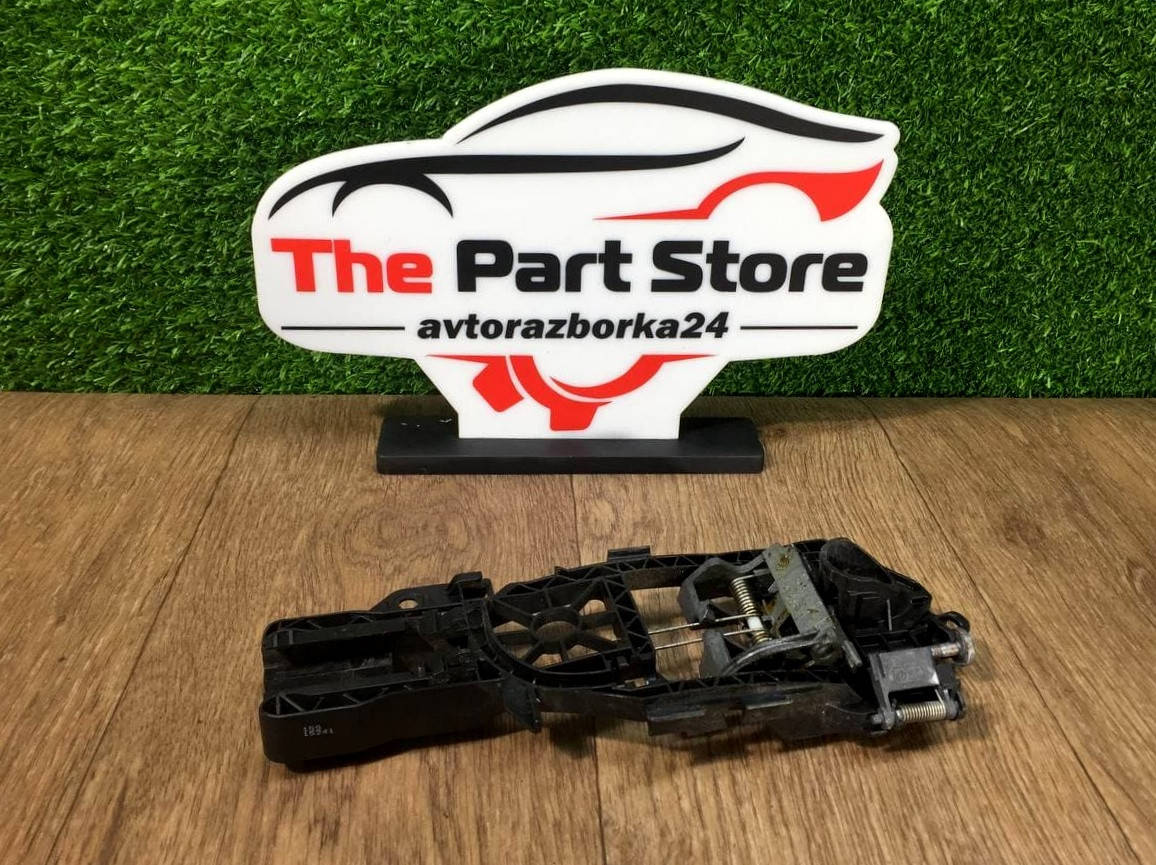 

Кронштейн ручки двери передней левой Volkswagen Passat B7 Фольксваген Пассат Б7 2011 - 2015, 3C0837885J