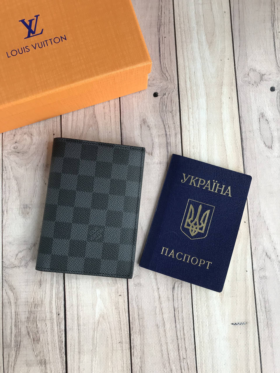 

Обложка-чехол на паспорт LV