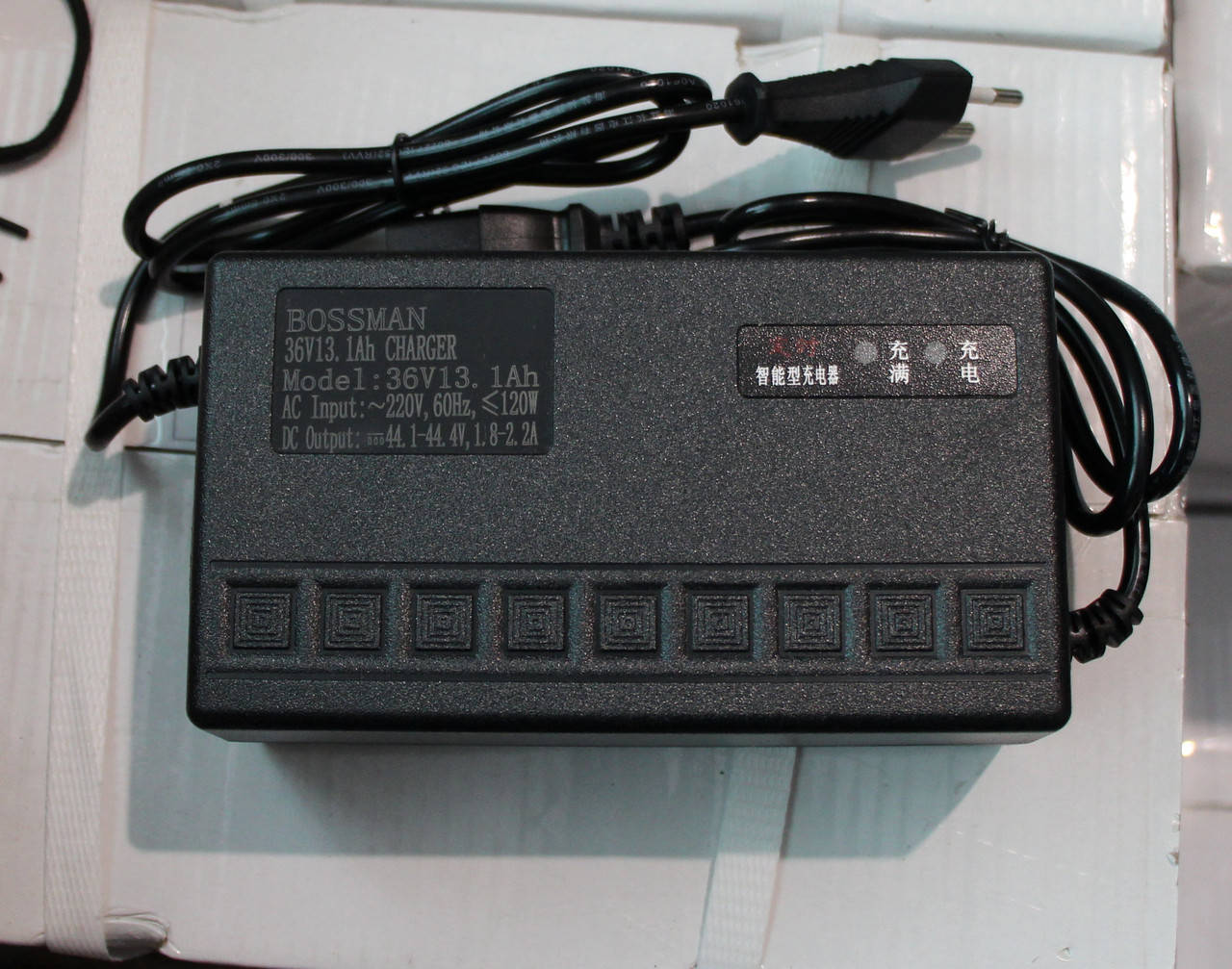 

Зарядное устройство BOSSMAN 36V 1,8 А