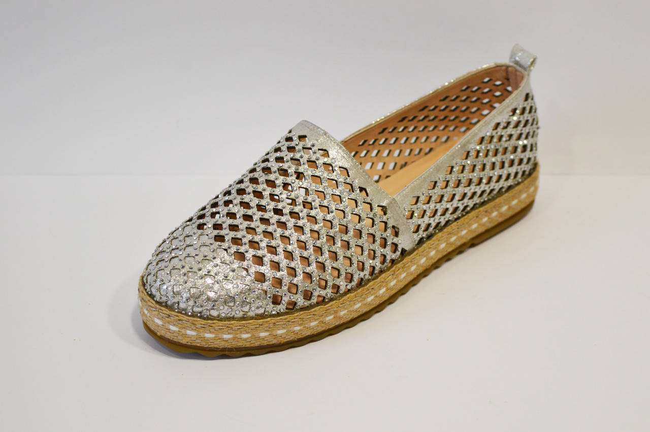 

Балетки перфорированные серебристые