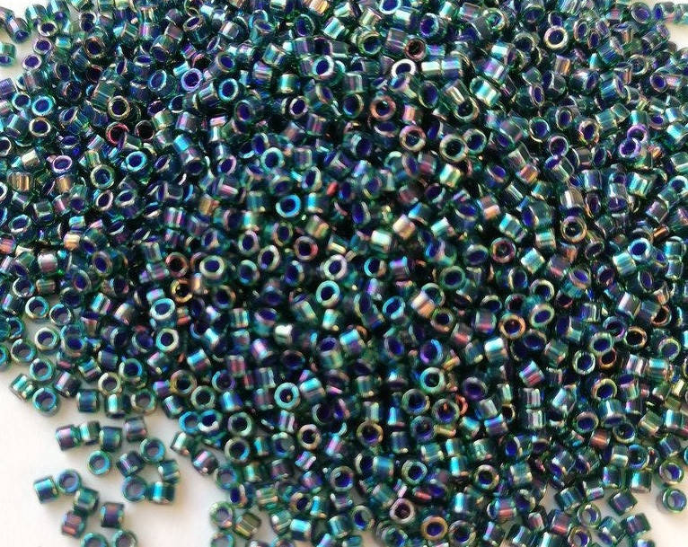 

Японський бісер Miyuki Delica 11/0 DB0276 - Lined Emerald AB