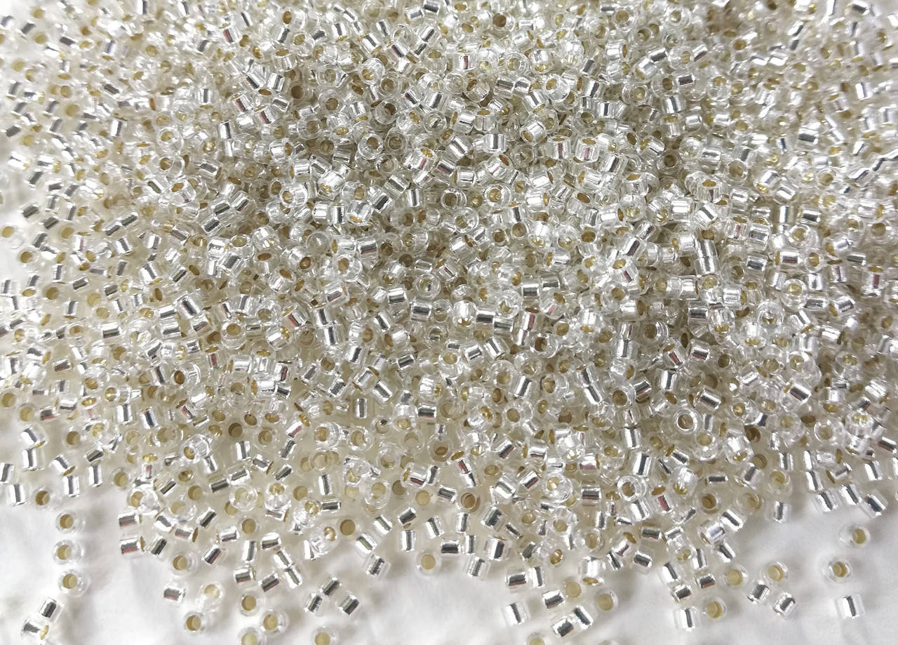 

Японський бісер Miyuki Delica 11/0 DB0041 - Silver Lined Crystal