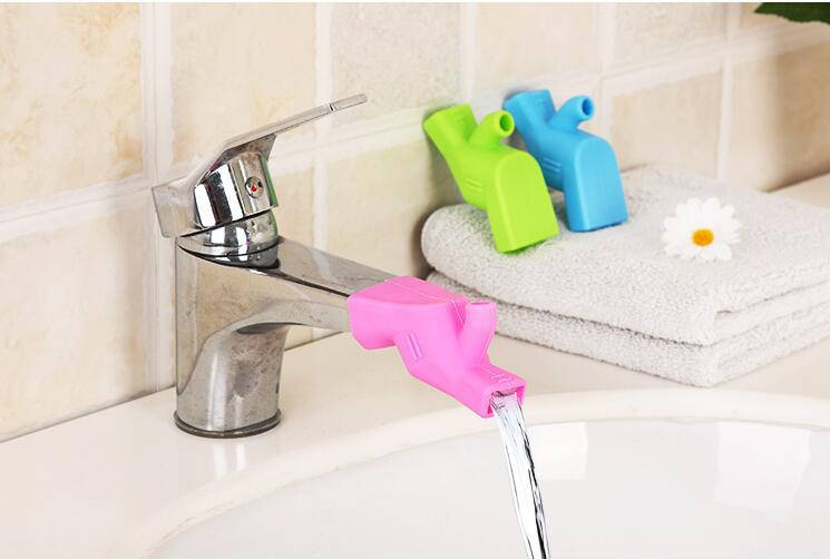 

Силиконовая насадка удлинитель на кран для детей