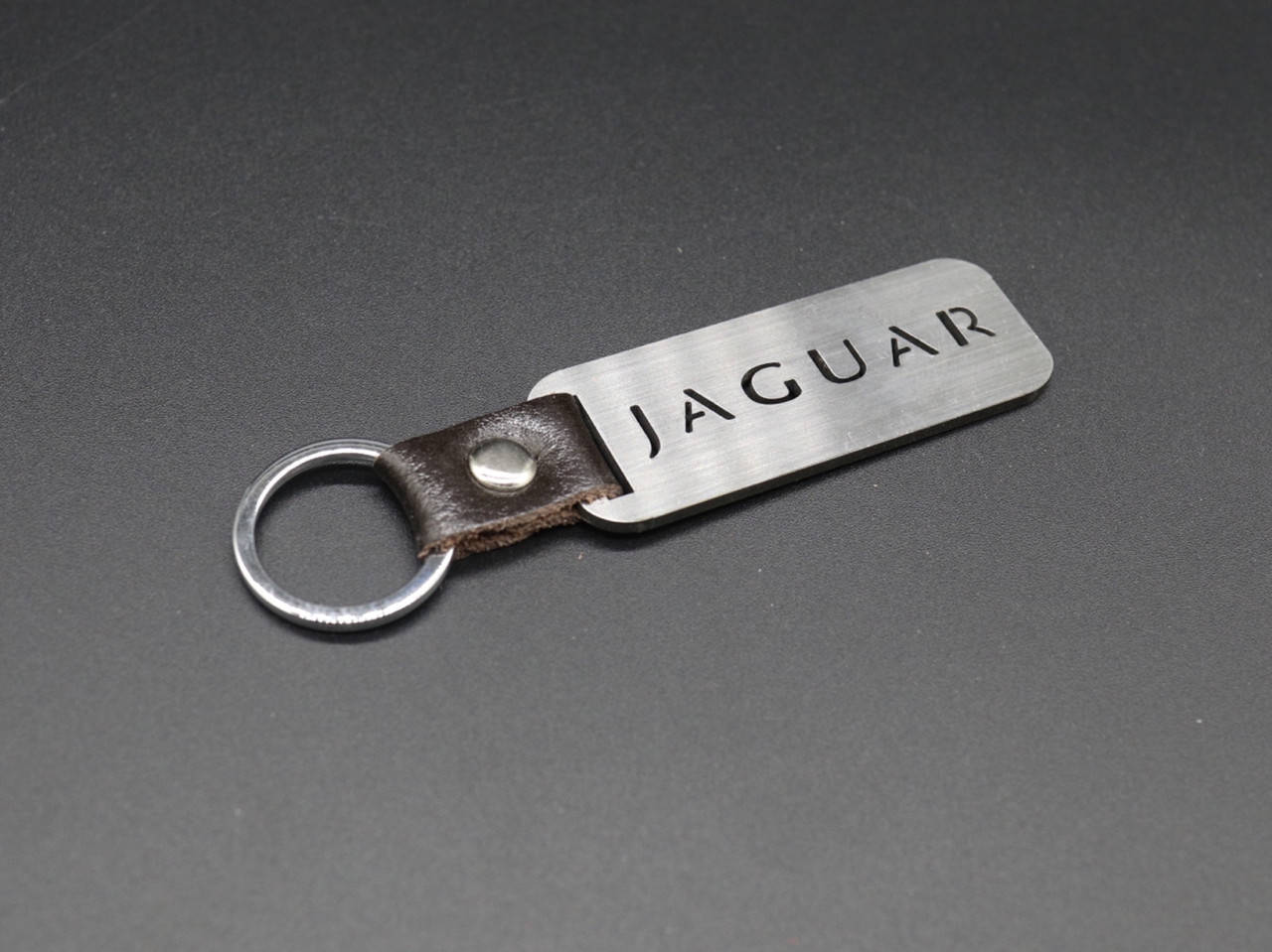 

Брелок металлический. JAGUAR. 10х2,5см, Коричневый