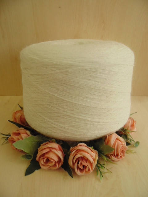 

Ангора производство Китай от China Elite Yarn 70% ангора, 30% нейлон 800 м /100 гр. Цвет Белый