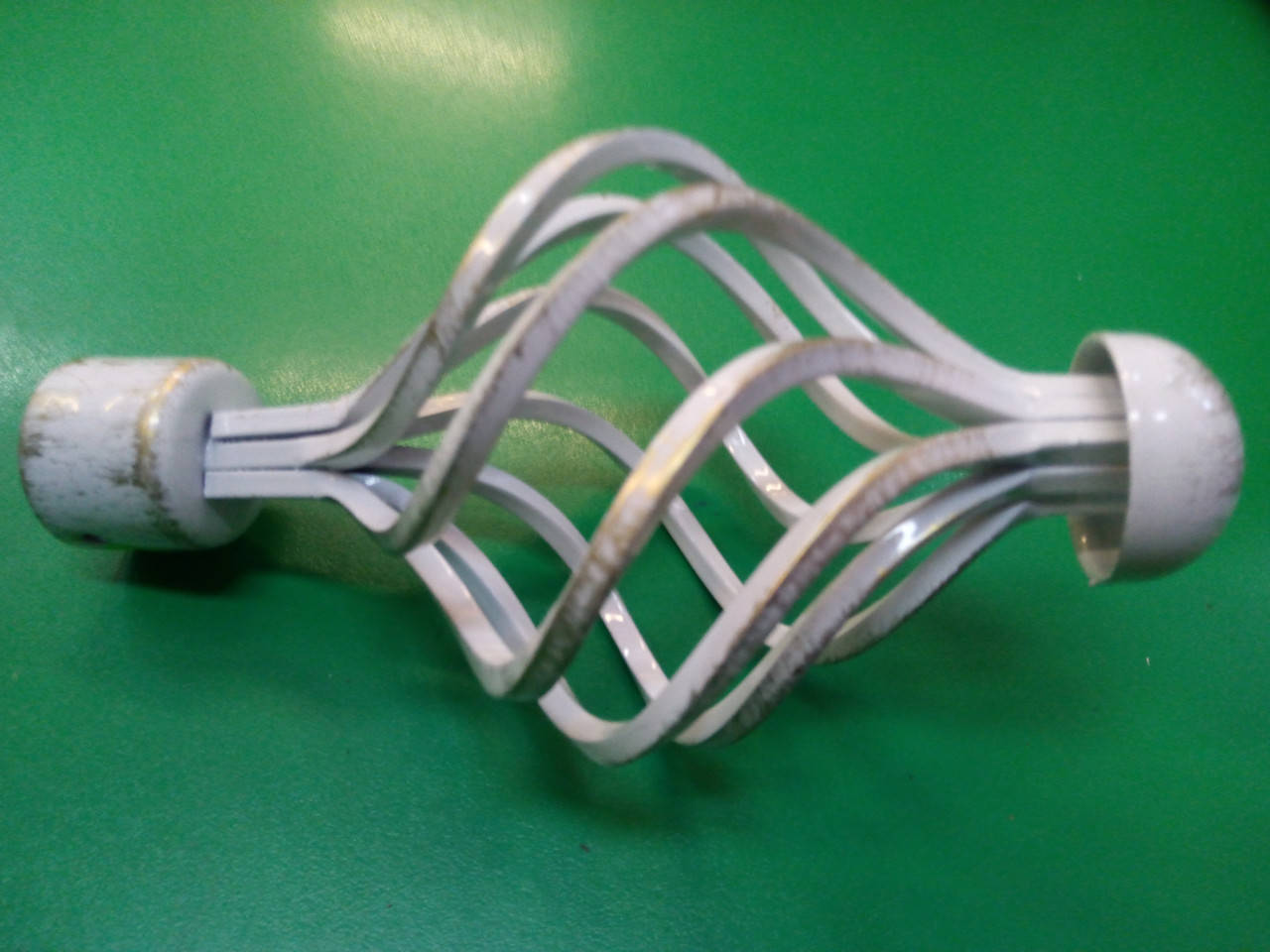 

Кованые карнизы наконечник 25 мм белое золото Навона