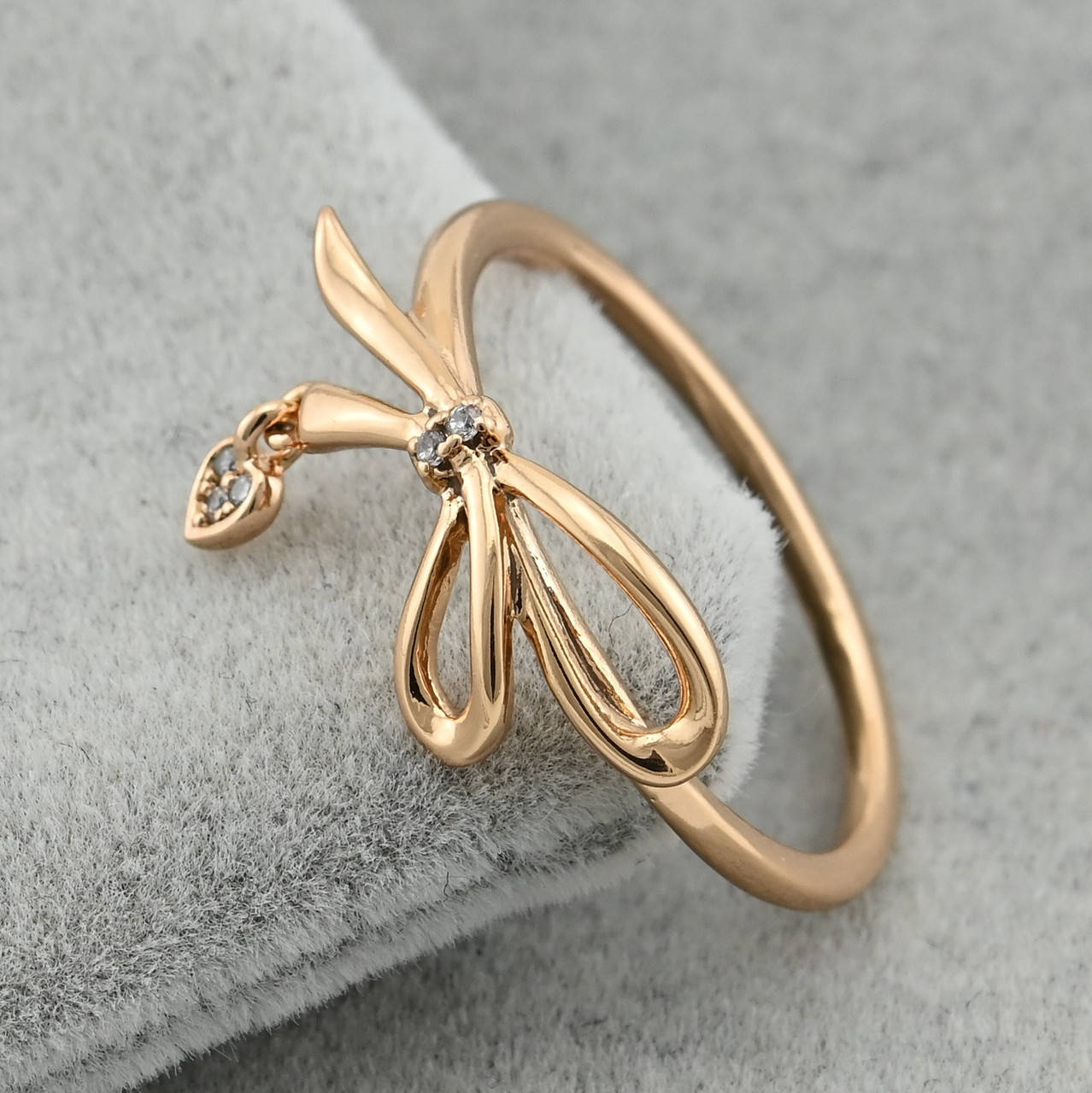 

Кольцо Xuping 35087 белые фианиты позолота 18К размер 20