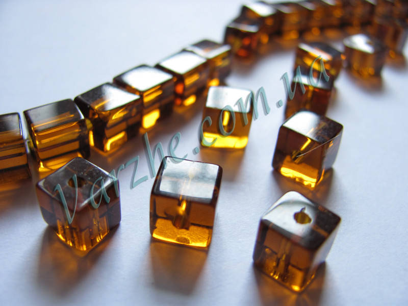 

Скляна намистина, бурштинова, куб 6х6 мм