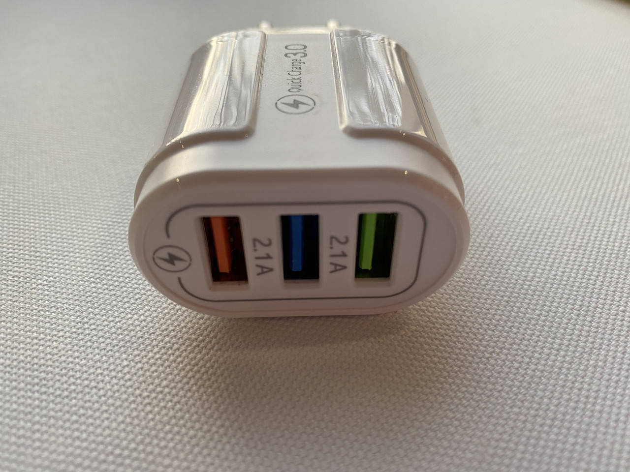 

Сетевое зарядное устройство Quick Charger 3.0 (3 USB) белое, Белый