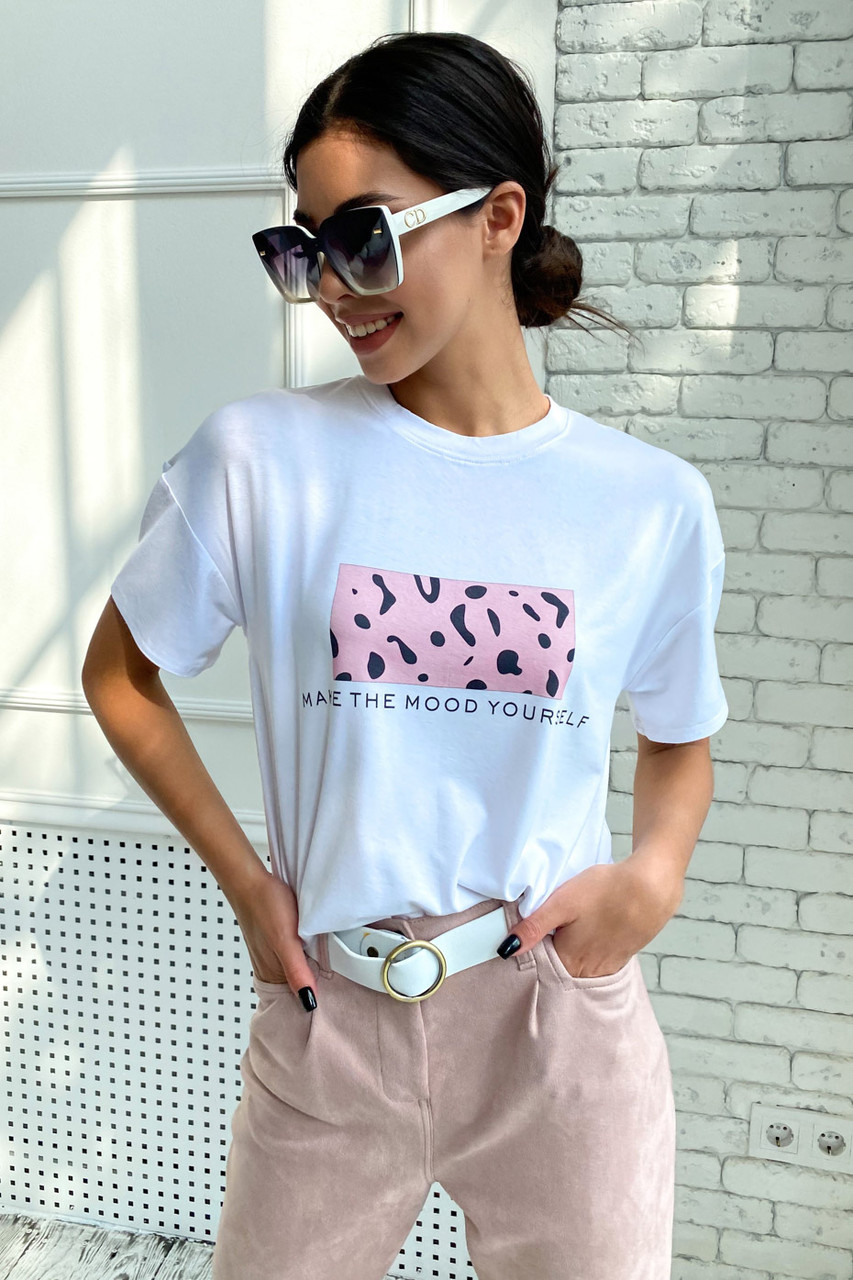 Классическая женская футболка с принтом 1713 (42 48р) в расцветках - фото 2 - id-p1378231966