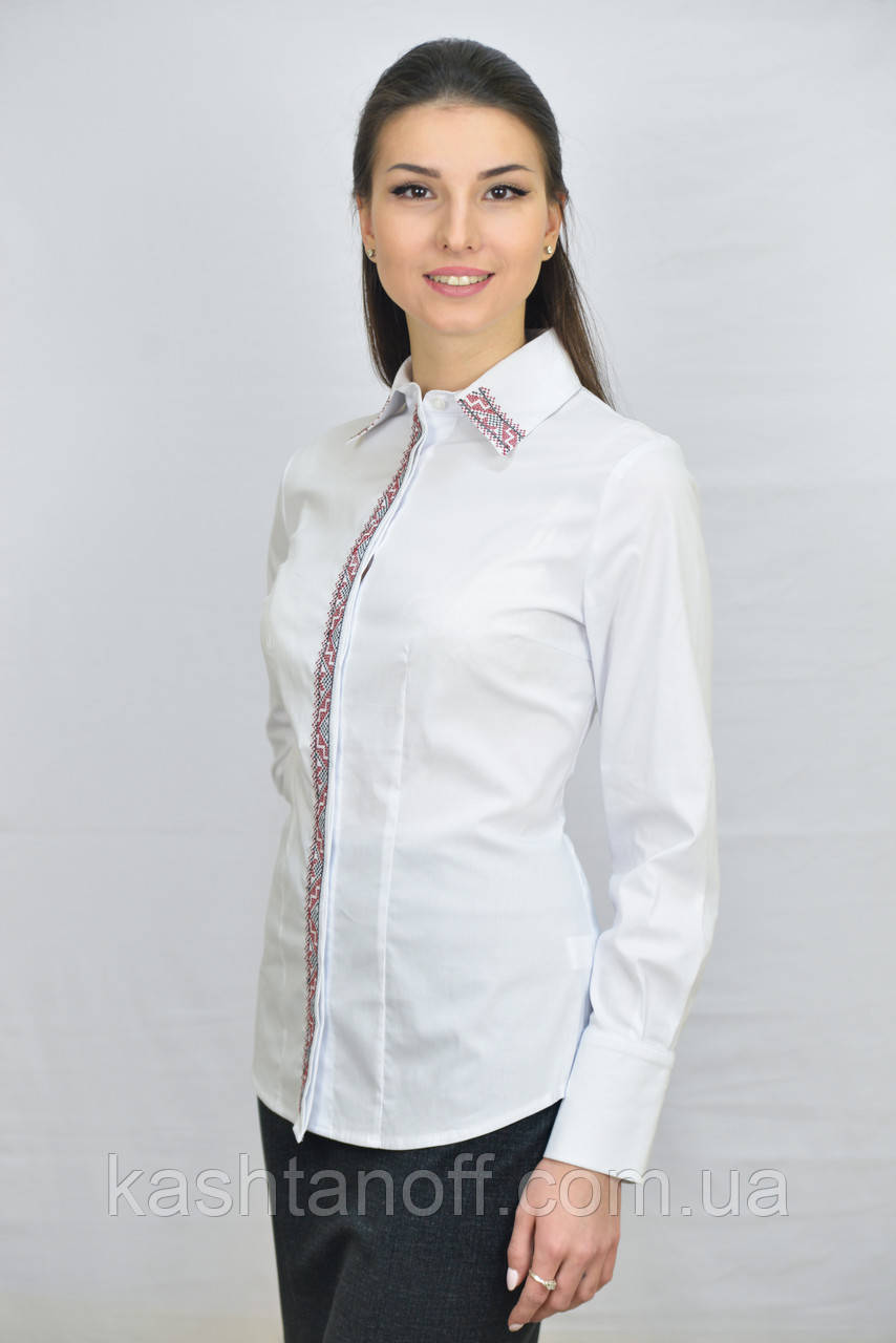 Жіноча блуза з вишивкою