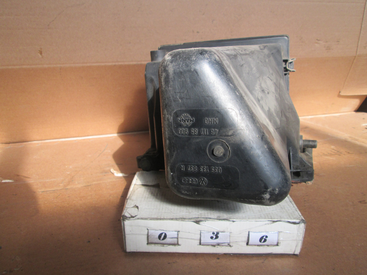 №36 Б/в Корпус повітряного фільтра 021035183H 021129620 для Audi 100 C3 1982-1991