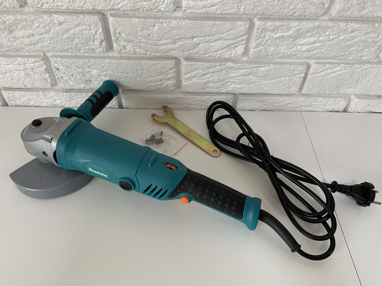 Болгарка Makita GA5021CE з регулятором обертів : 1050Вт: Латвія