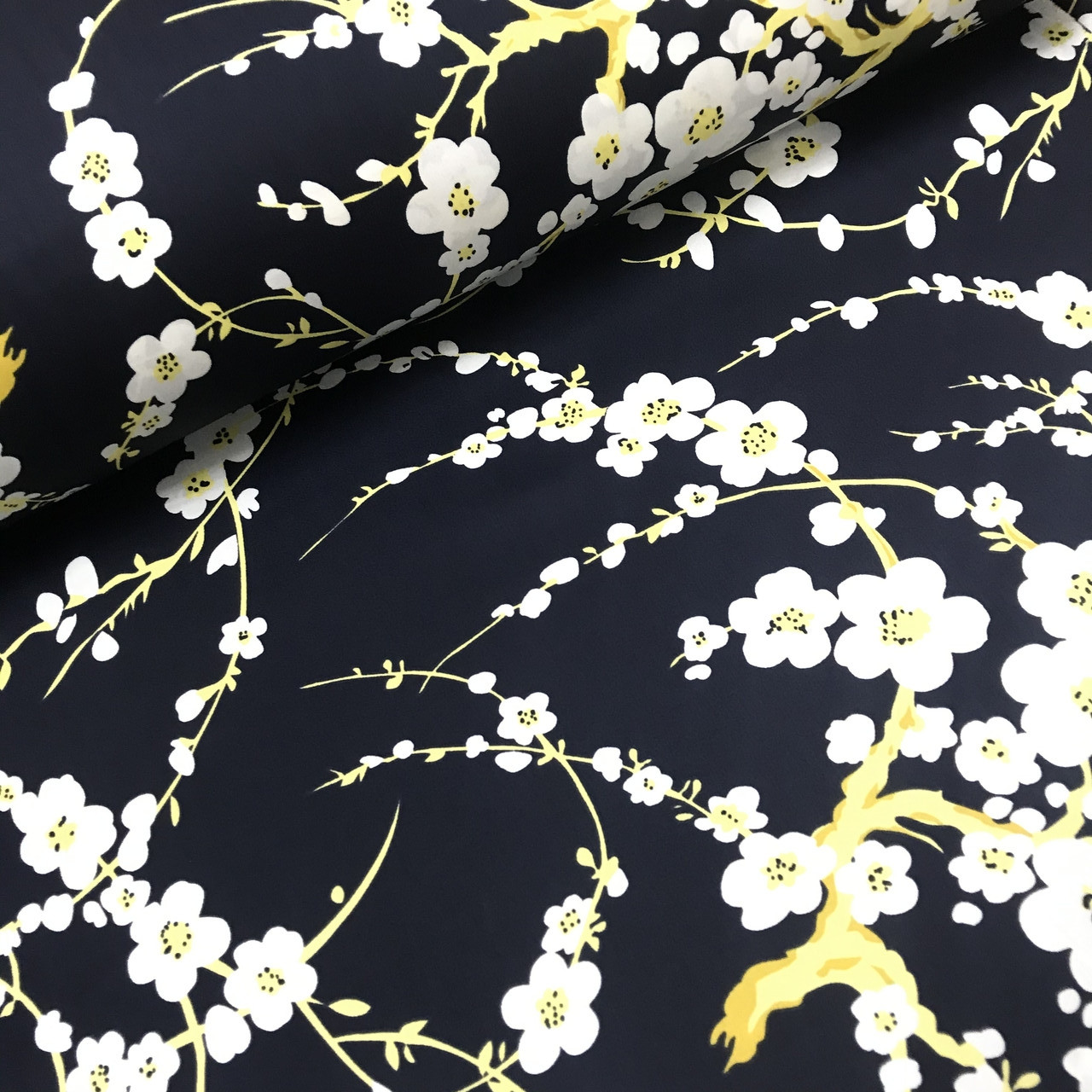 Тканина сатин із малюнком, гілочки сакури на темно-синьому (ТУРЦІЯ шир. 2,4 м) (SAT-S-0011), фото 1