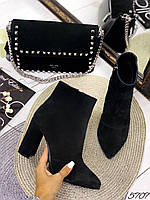 Чорні замшеві черевики на підборах