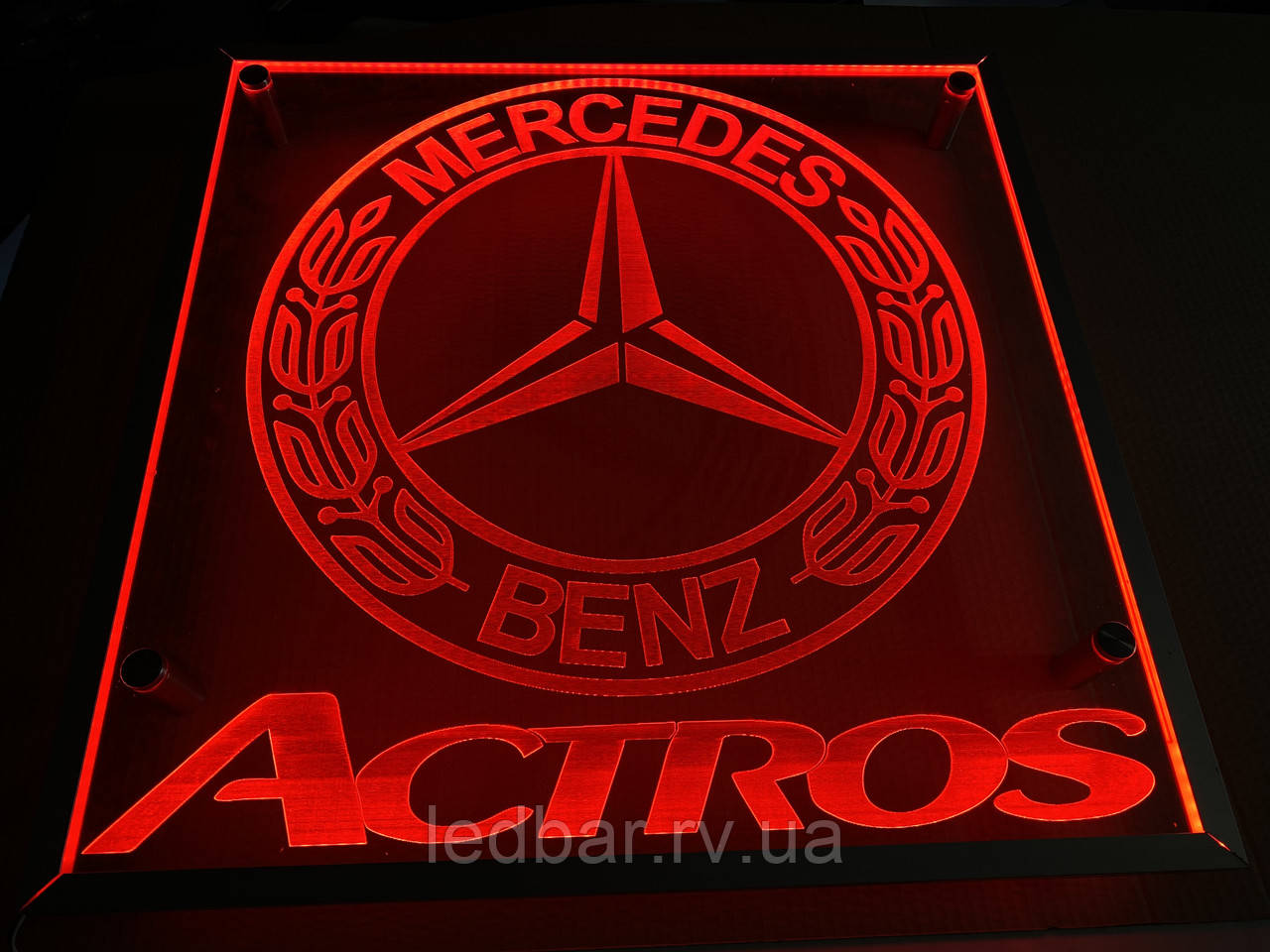 Світлодіодна неонова вивіска для вантажного авто, Mercedes 40х60 см, різнокольорова з пультом