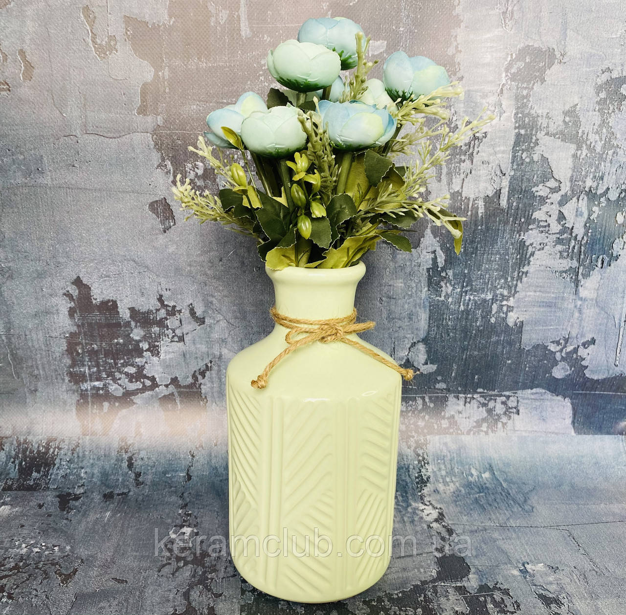 Настольная ваза "Бутылка" в салатовом цвете фактурная h 22 см - фото 1 - id-p1379693946