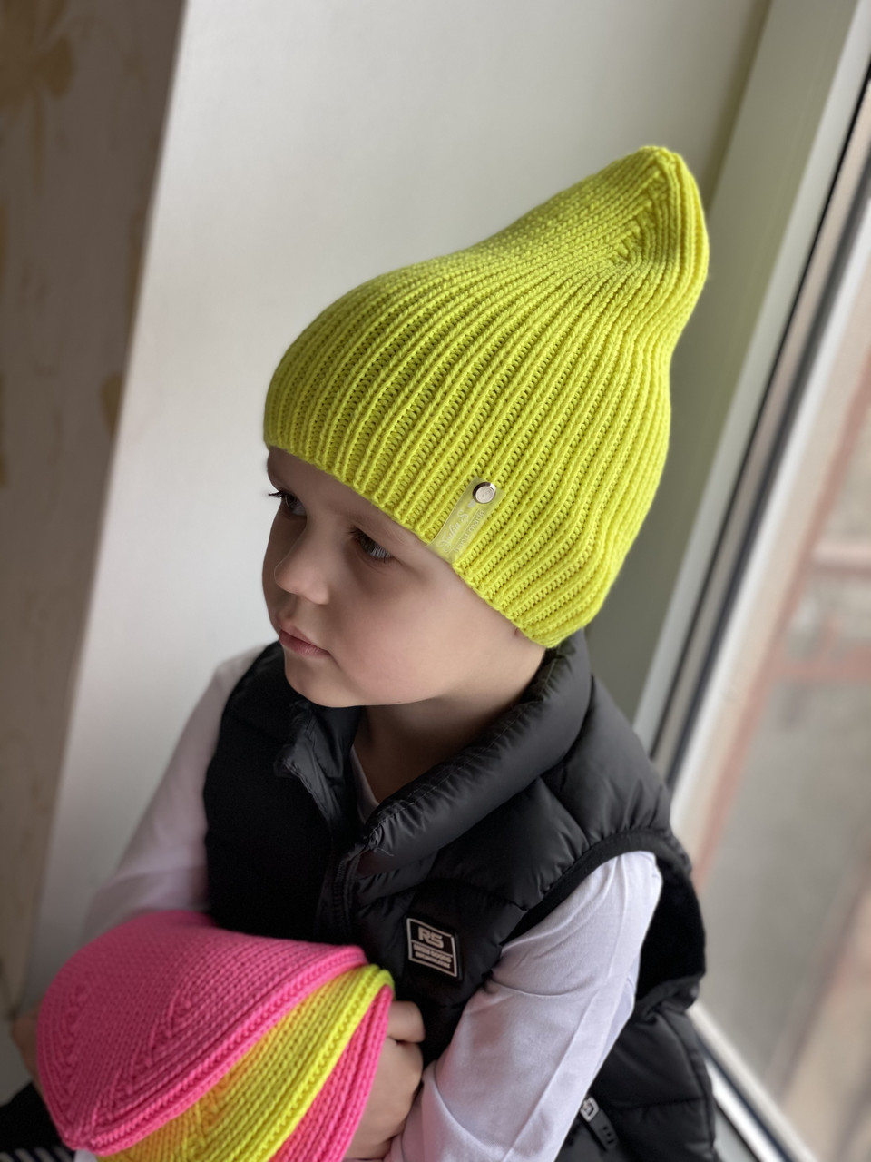 Демісезонна яскрава дитяча в'язана неонова шапочка для хлопчика та дівчинки весна-осінь зі 100% мериноса ручний