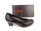 Шкіряні жіночі туфлі на підборах чорного кольору, Alpina, Словенія, фото 4
