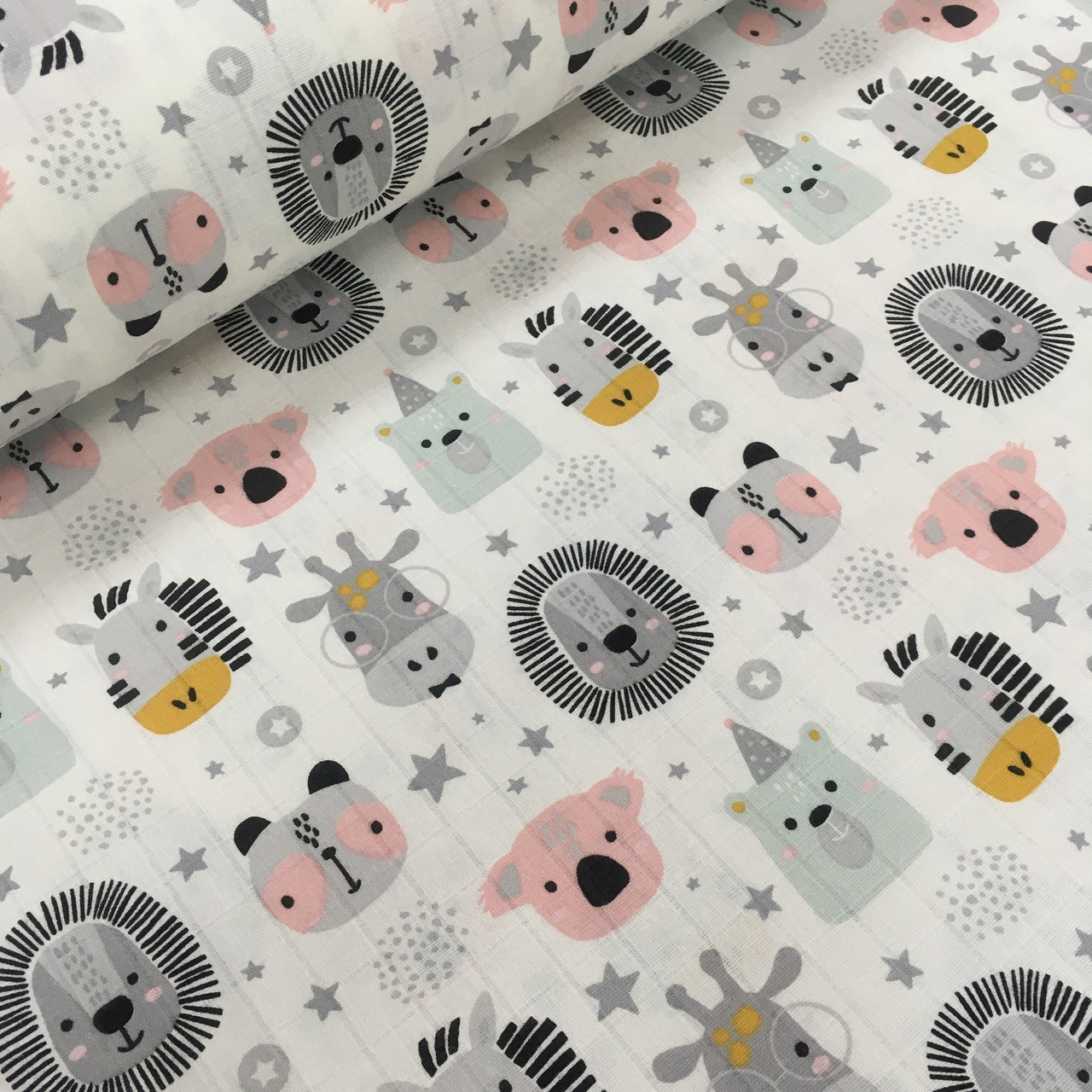 Тканина муслін Двошарова намальовані рожево-сірі мордочки тварин на білому (шир. 1,6 м) (MS-T-0239), фото 1