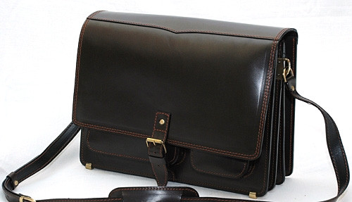 Портфель-сумка через плече чоловіча шкіряна ручної роботи "Листоноша". Колір чорний з коричневою ниткою, фото 1