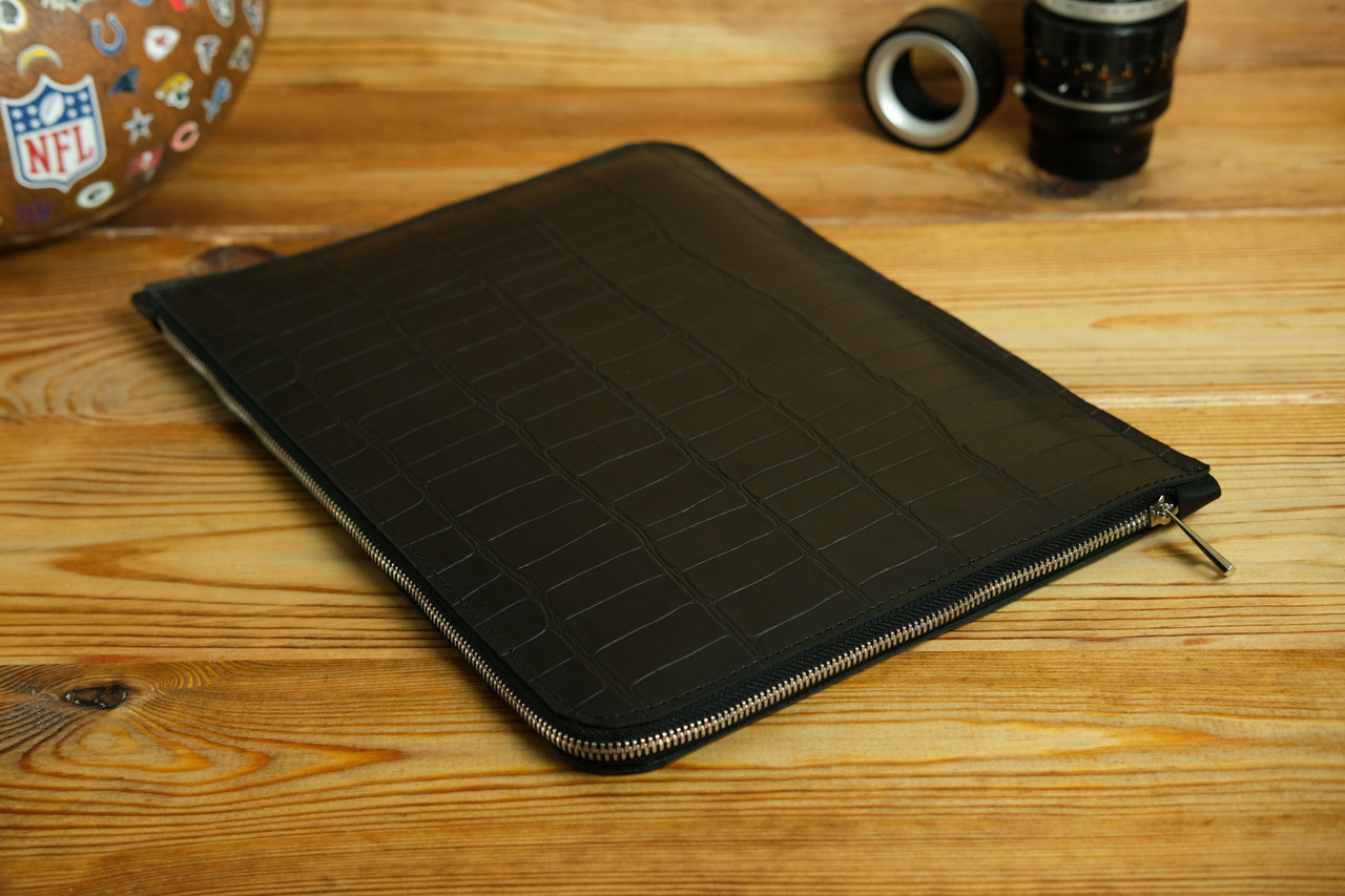 Шкіряний чохол для MacBook Дизайн №41, натуральна шкіра італійський Краст, колір Чорний, тиснення №2