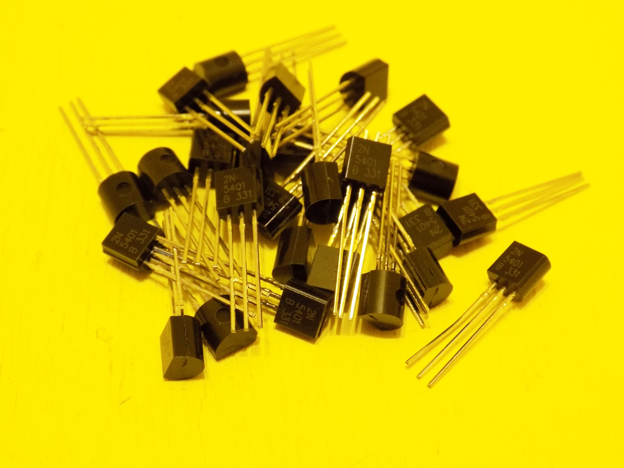 Транзистор 2N5401 160v/0.6 A PNP TO-92