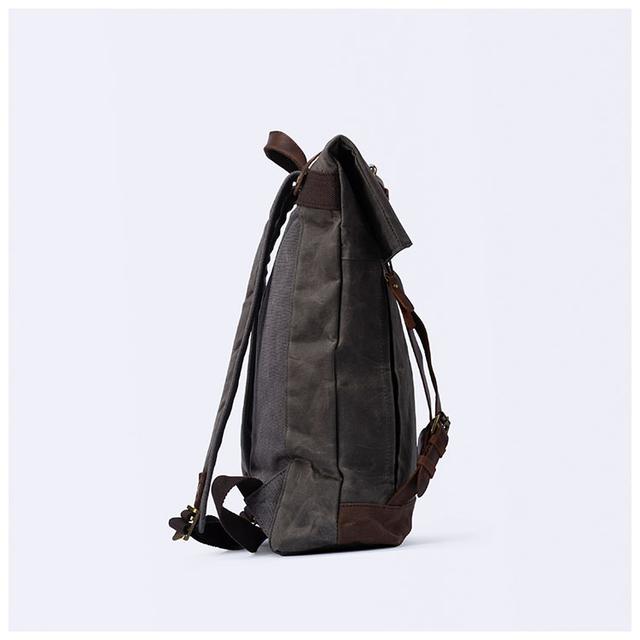 Чоловічий міський рюкзак вид збоку Чоловічий міський рюкзак вид збоку