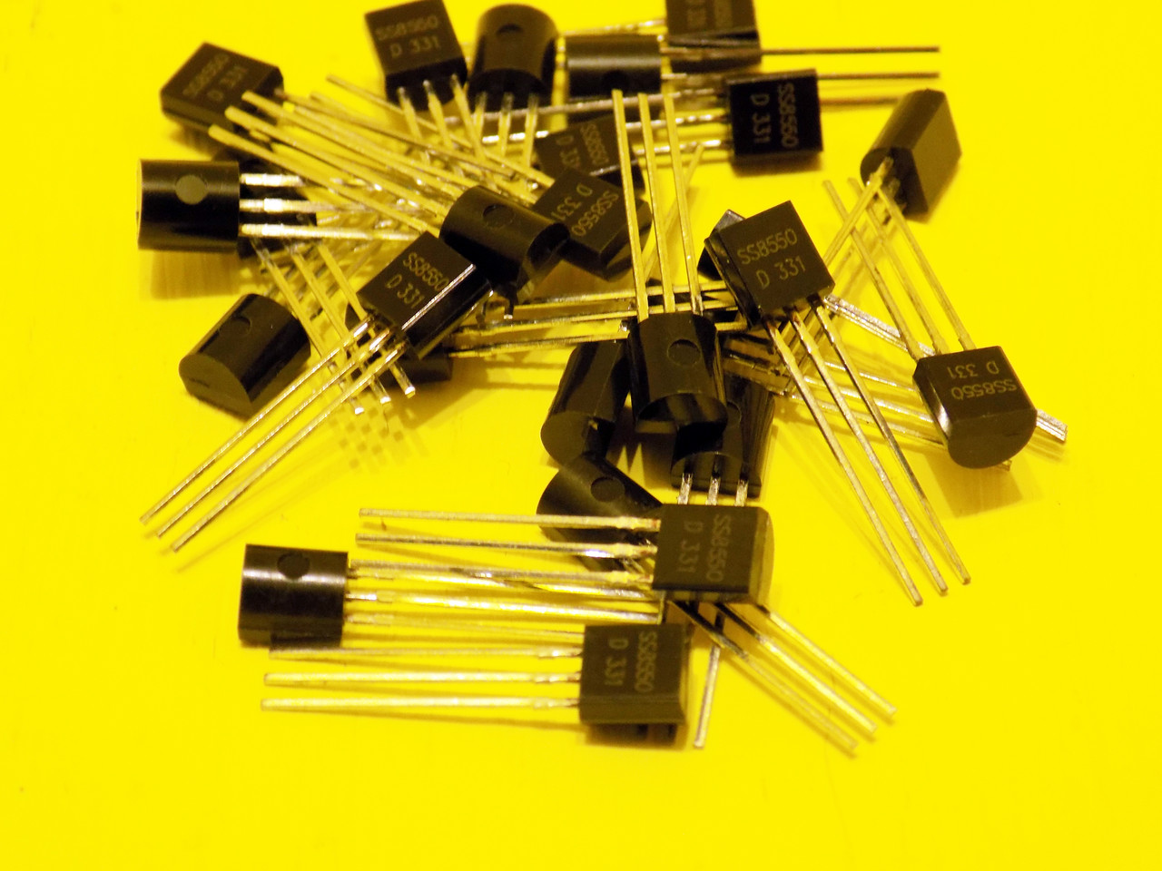 Транзистор C8550 (SS8550) 40v 1.5 A PNP TO-92