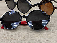 Женские очки солнцезащитные черные с красными дужками