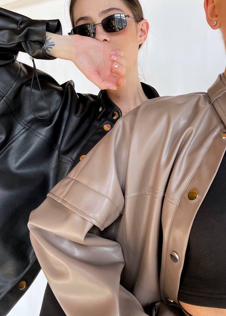 Куртка женская демисезонная трендовая из эко кожи на затяжках оверсайз кроя Gld1684 - фото 8 - id-p1381546865